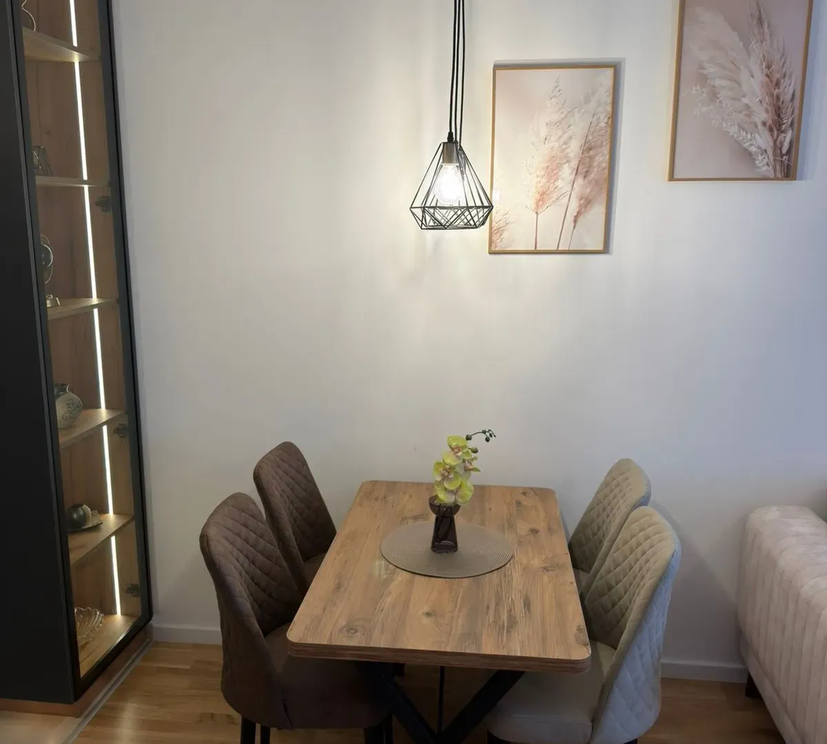 Izdavanje, jednosoban stan, 42m², Stari Aerodrom, Podgorica