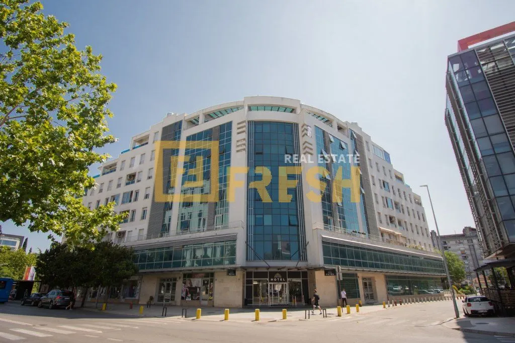 Prodaja, dvosoban stan, 100m², Centar, Podgorica