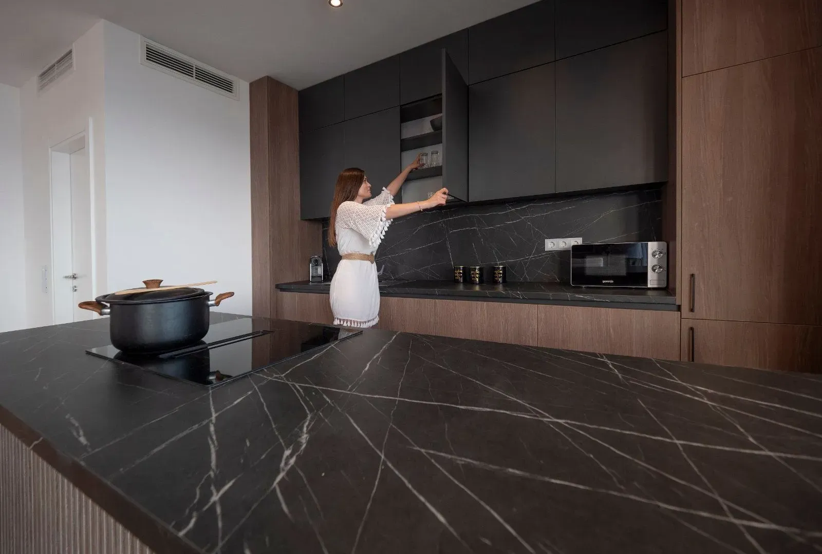 Sale, two bedroom apartment, 140m², Bečići, Budva
