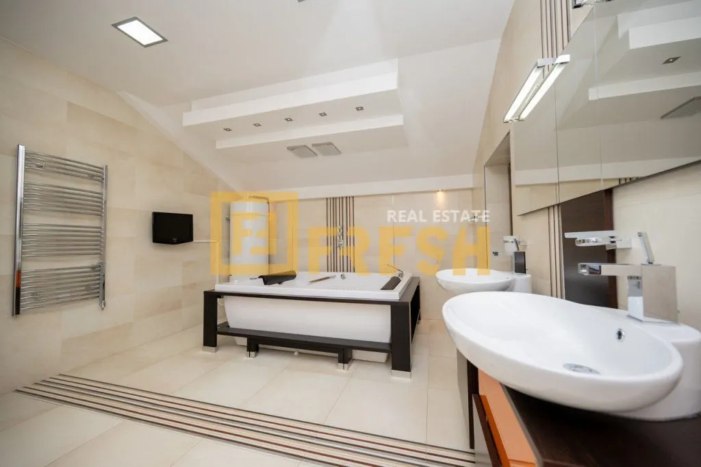 Rent, house, 380m², Mareza, Podgorica