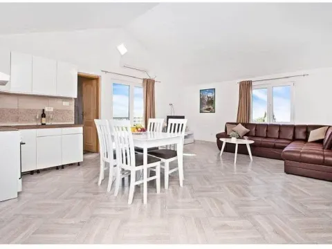 Izdavanje, kuća, 110m², Đuraševići, Tivat - image 7