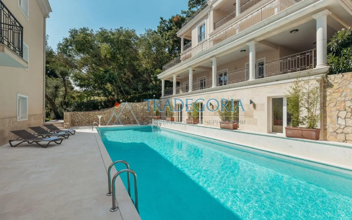 Prodaja, trosoban stan, 225m², Đenovići, Herceg Novi