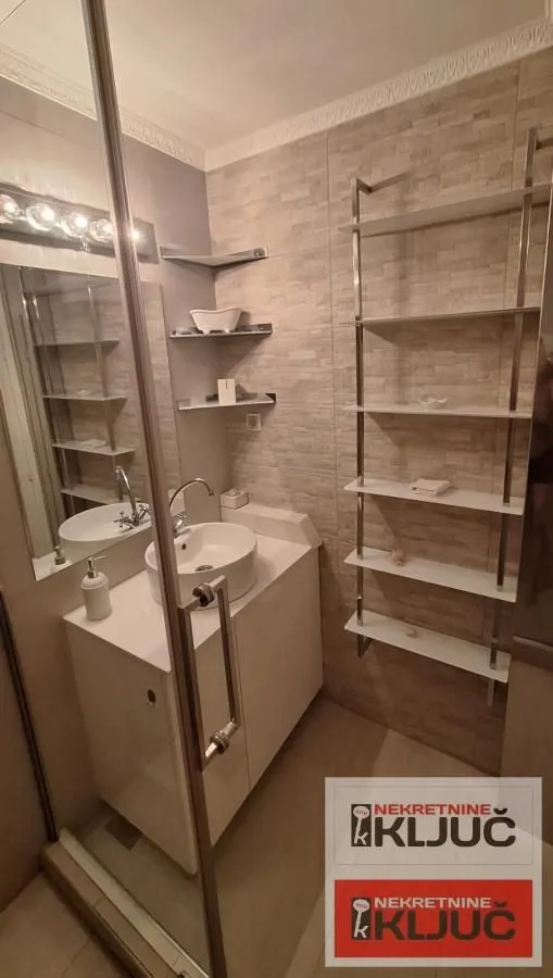 Prodaja, dvosoban stan, 60m², Bulevar Oslobodjenja, Novi Sad Sve Podlokacije
