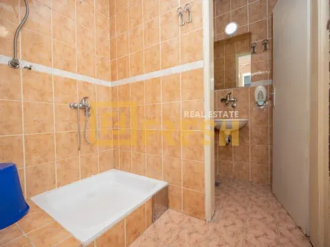 Izdavanje, poslovni prostor, 1000m², Centar, Podgorica - image 45