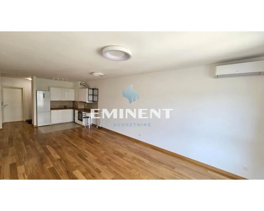 Izdavanje, četvorosoban stan, 107m², Novi Beograd Blok 65, Novi Beograd Sve Podlokacije