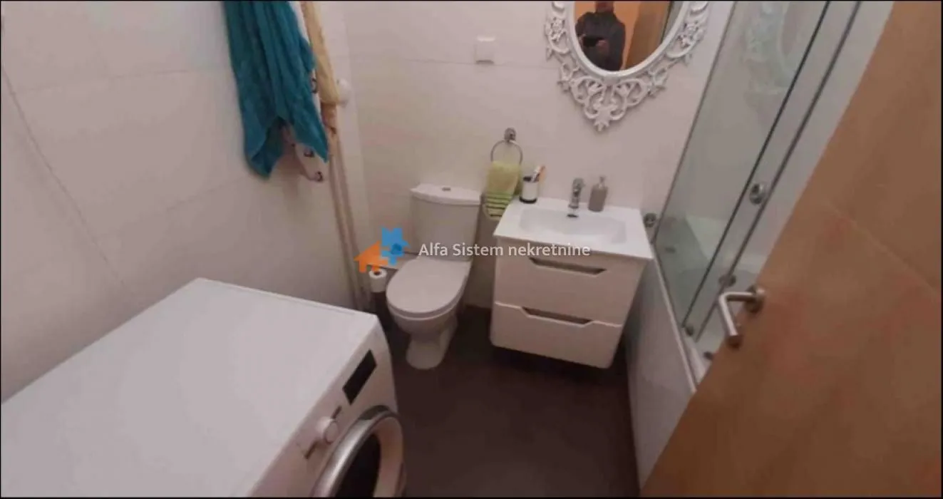 Izdavanje, četvorosoban stan, 96m², Vračar Sve Podlokacije, Beograd