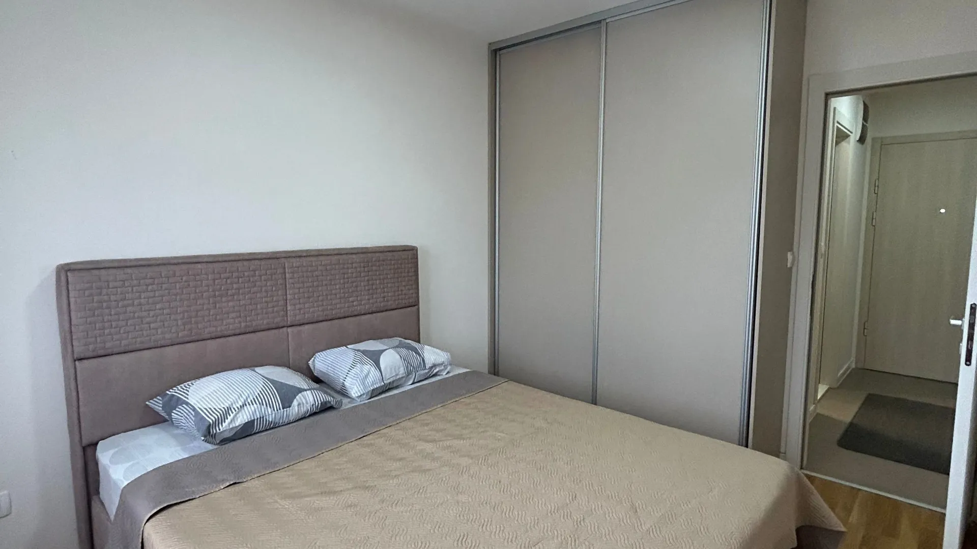 Rent, one bedroom apartment, 43m², Pobrežje, Podgorica