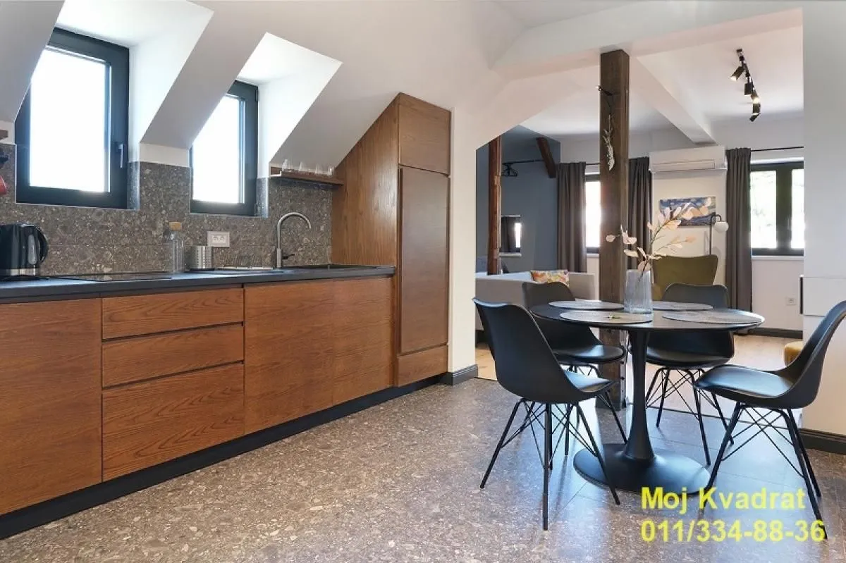 Prodaja, četvorosoban stan, 109m², Zemun Centar, Zemun Sve Podlokacije