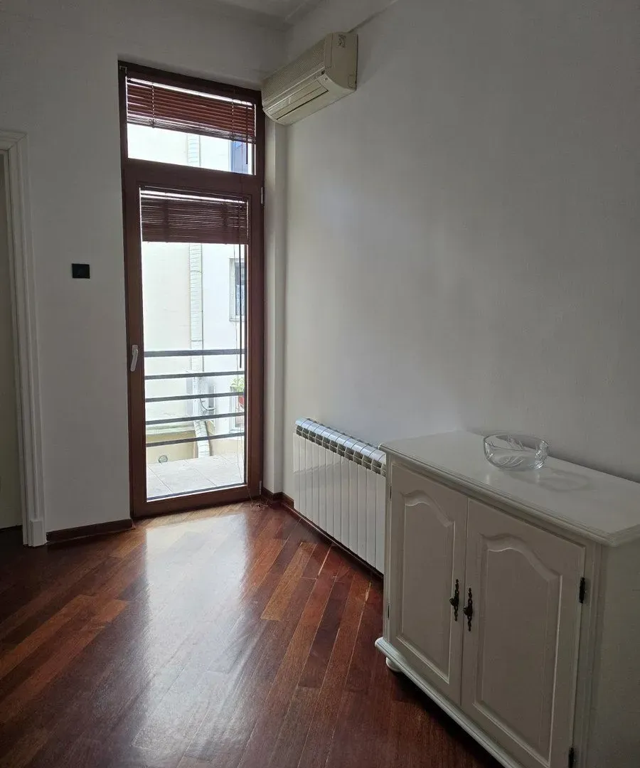 Rent, three bedroom apartment, 86m², Kalenić Pijaca, Vračar Sve Podlokacije