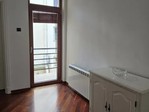 Rent, three bedroom apartment, 86m², Kalenić Pijaca, Vračar Sve Podlokacije - image 12