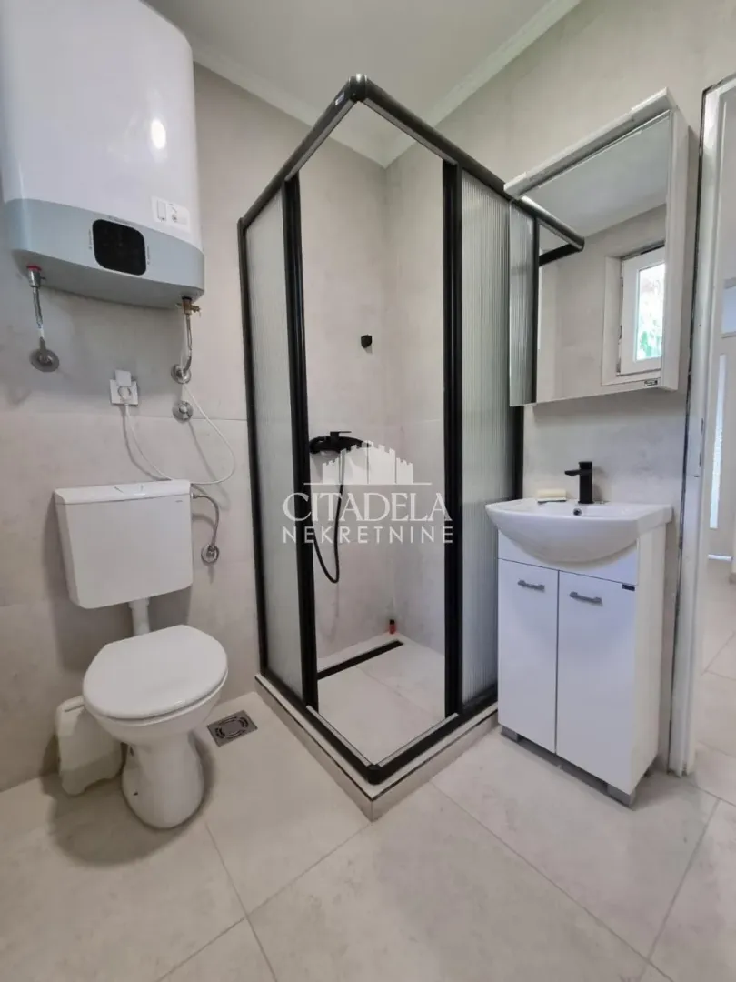 Izdavanje, trosoban stan, 85m², Čukarica, Beograd