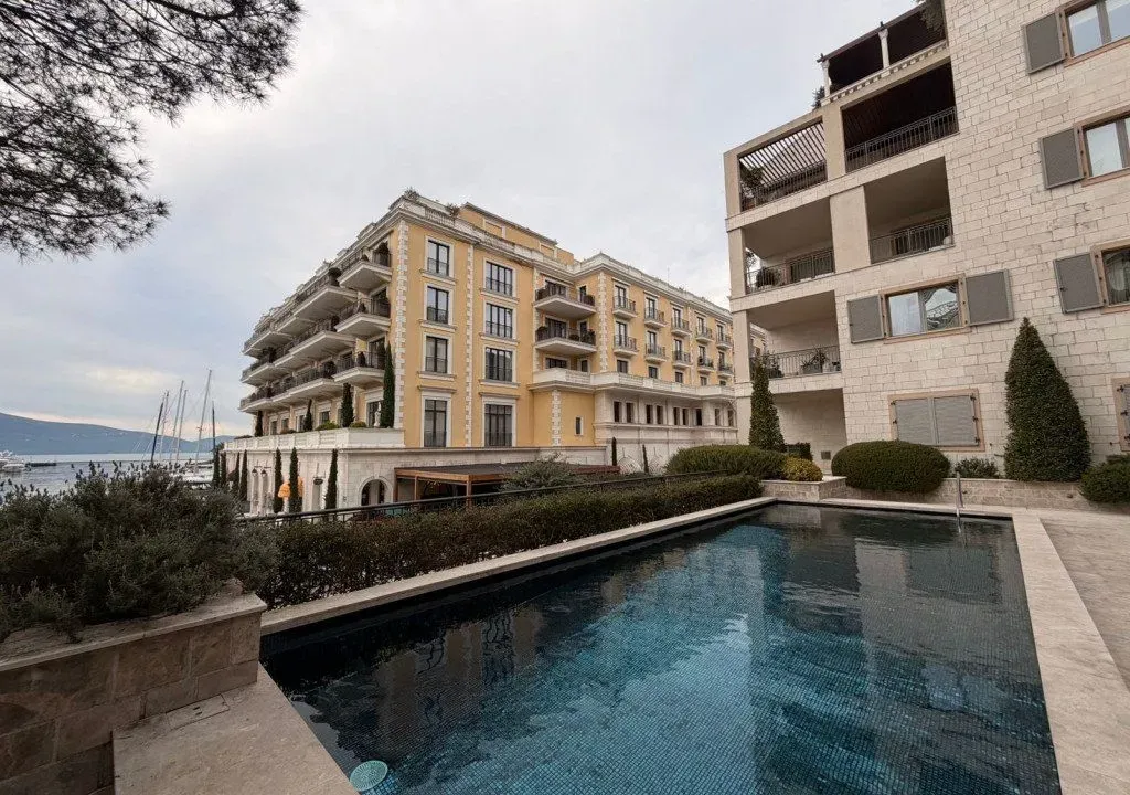 Izdavanje, jednosoban stan, 66m², Porto Montenegro, Tivat