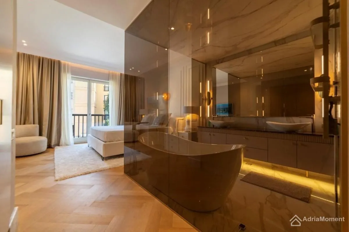 Sale, three bedroom apartment, 201m², Centar, Tivat
