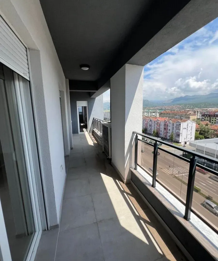 Prodaja, trosoban stan, 104m², Stari Aerodrom, Podgorica