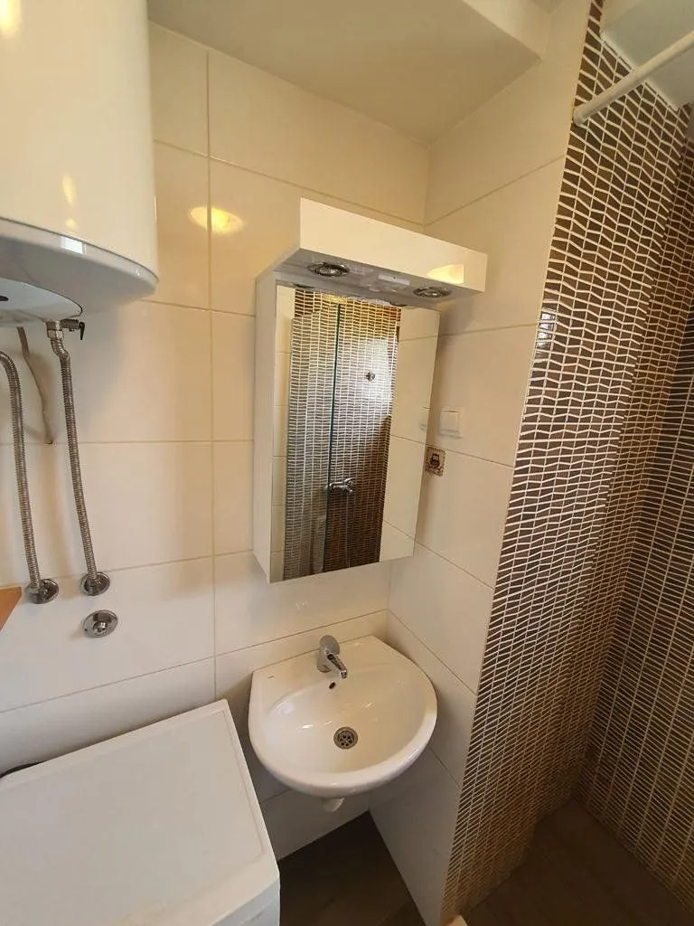 Izdavanje, jednosoban stan, 37m², Blok 6, Podgorica