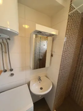 Izdavanje, jednosoban stan, 37m², Blok 6, Podgorica - image 7