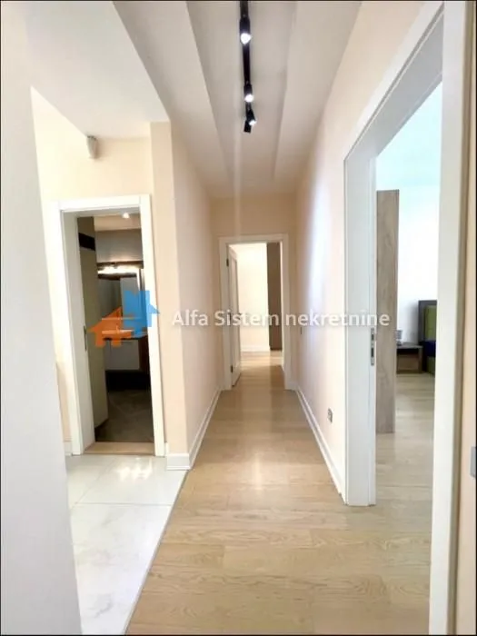 Izdavanje, četvorosoban stan, 190m², Neimar, Vračar Sve Podlokacije
