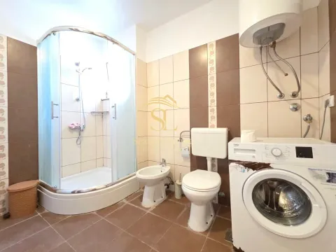 Small equipped bathroom with a shower cabin and a washing machine. - image 14