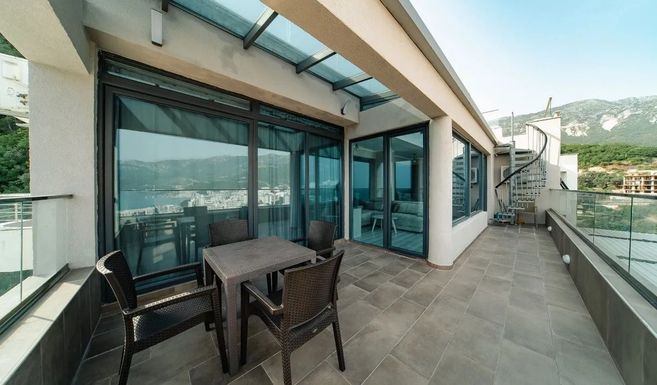 Sale, three bedroom apartment, 233m², Bečići, Budva