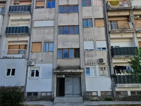 Prodaja, jednosoban stan, 42m², Centar, Nikšić - image 13