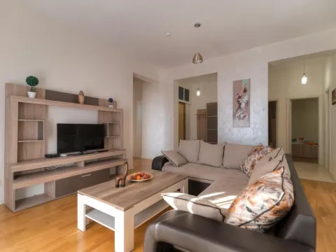 Prodaja, trosoban stan, 189m², Budva, Crna Gora