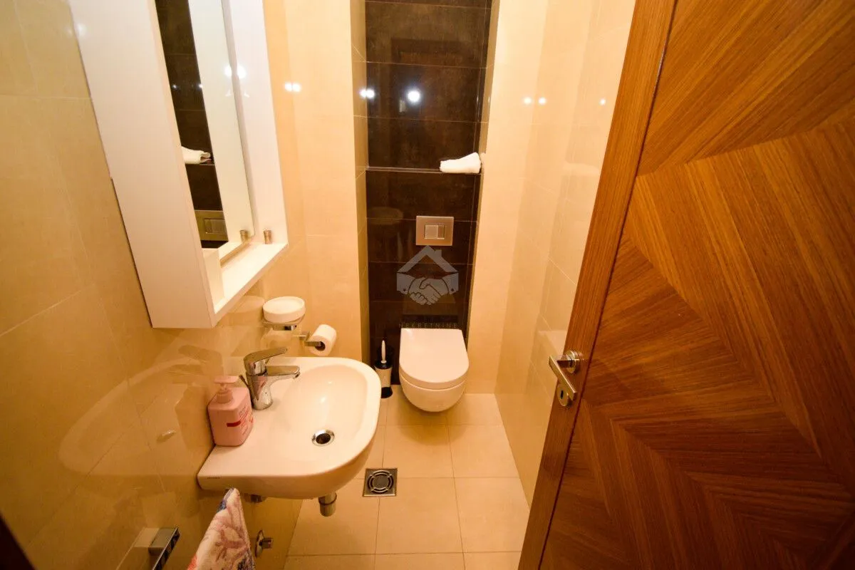 Rent, four bedroom apartment, 130m², Centar, Podgorica