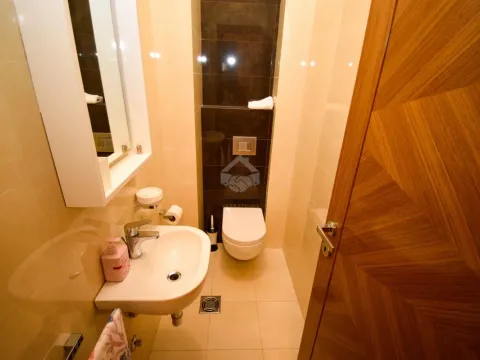 Izdavanje, četvorosoban stan, 130m², Centar, Podgorica - image 18