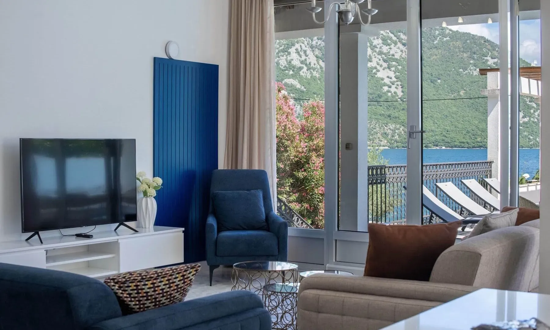 Prodaja, kuća, 405m², Strp, Kotor