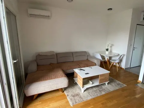 Rent, one bedroom apartment, 40m², Stari Aerodrom, Podgorica - image 5