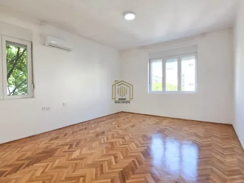 Prodaja, dvosoban stan, 69m², Podgorica, Crna Gora - image 1