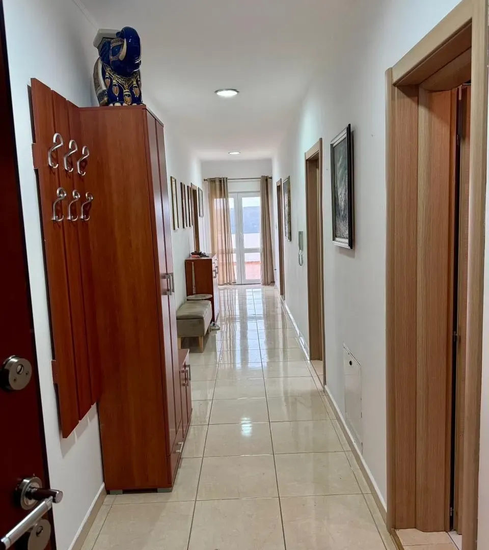 Rent, three bedroom apartment, 140m², Sutomore, Bar