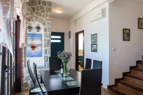 Prodaja, kuća, 235m², Kostanjica, Kotor - image 19