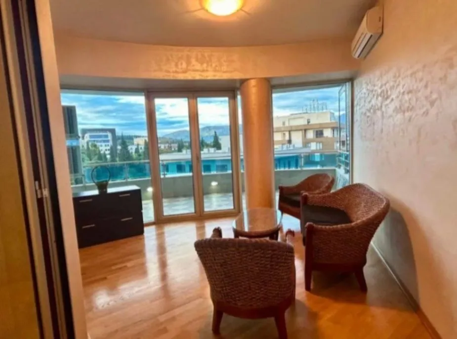 Prodaja, dvosoban stan, 100m², Centar, Podgorica