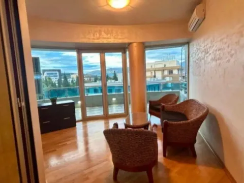 Prodaja, dvosoban stan, 100m², Centar, Podgorica