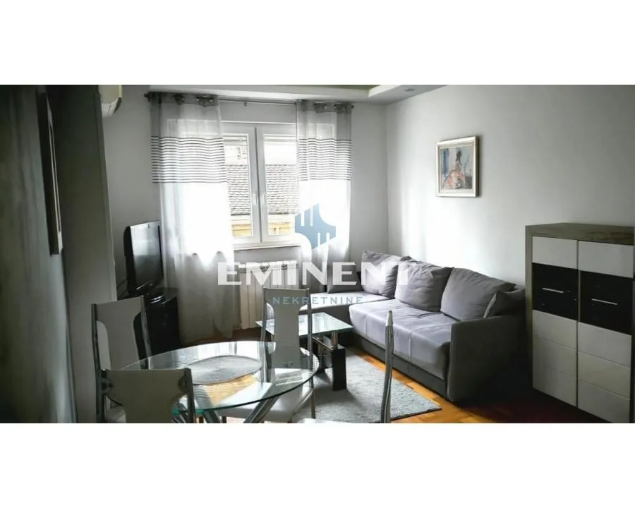 Izdavanje, dvosoban stan, 40m², Đeram Pijaca, Beograd