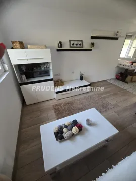 Living room with a sofa set, coffee table and chest of drawers. - image 3