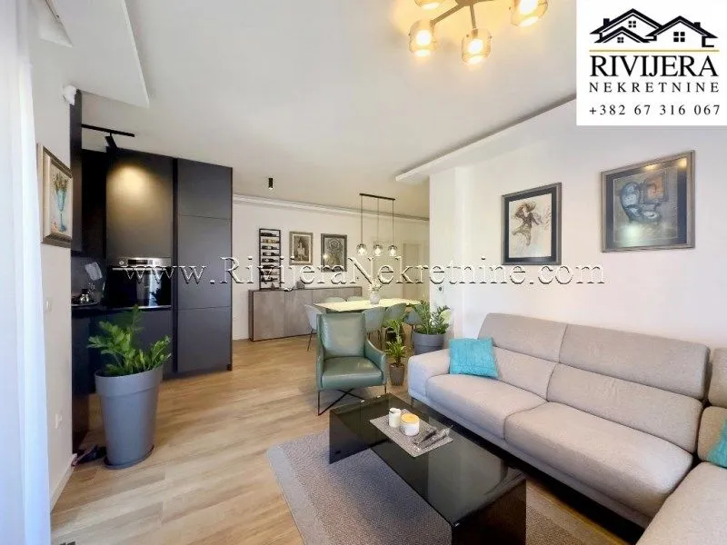 Sale, three bedroom apartment, 98m², Dobrota, Kotor