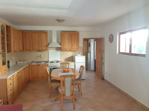 Rent, one bedroom apartment, 50m², Seljanovo, Tivat - image 2