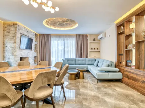 Izdavanje, kuća, 250m², Zagora, Kotor - image 18