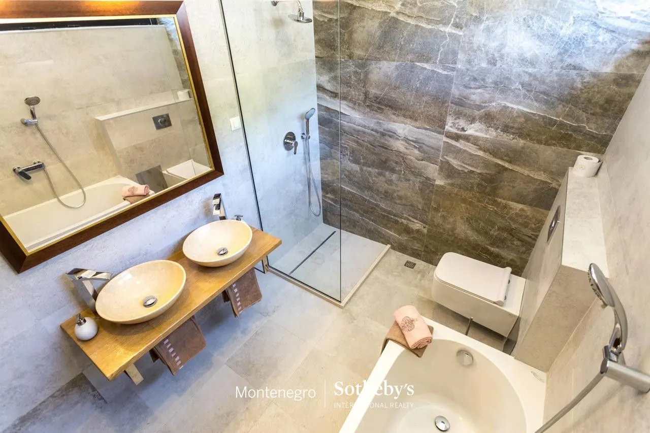 Prodaja, kuća, 350m², Đenovići, Herceg Novi