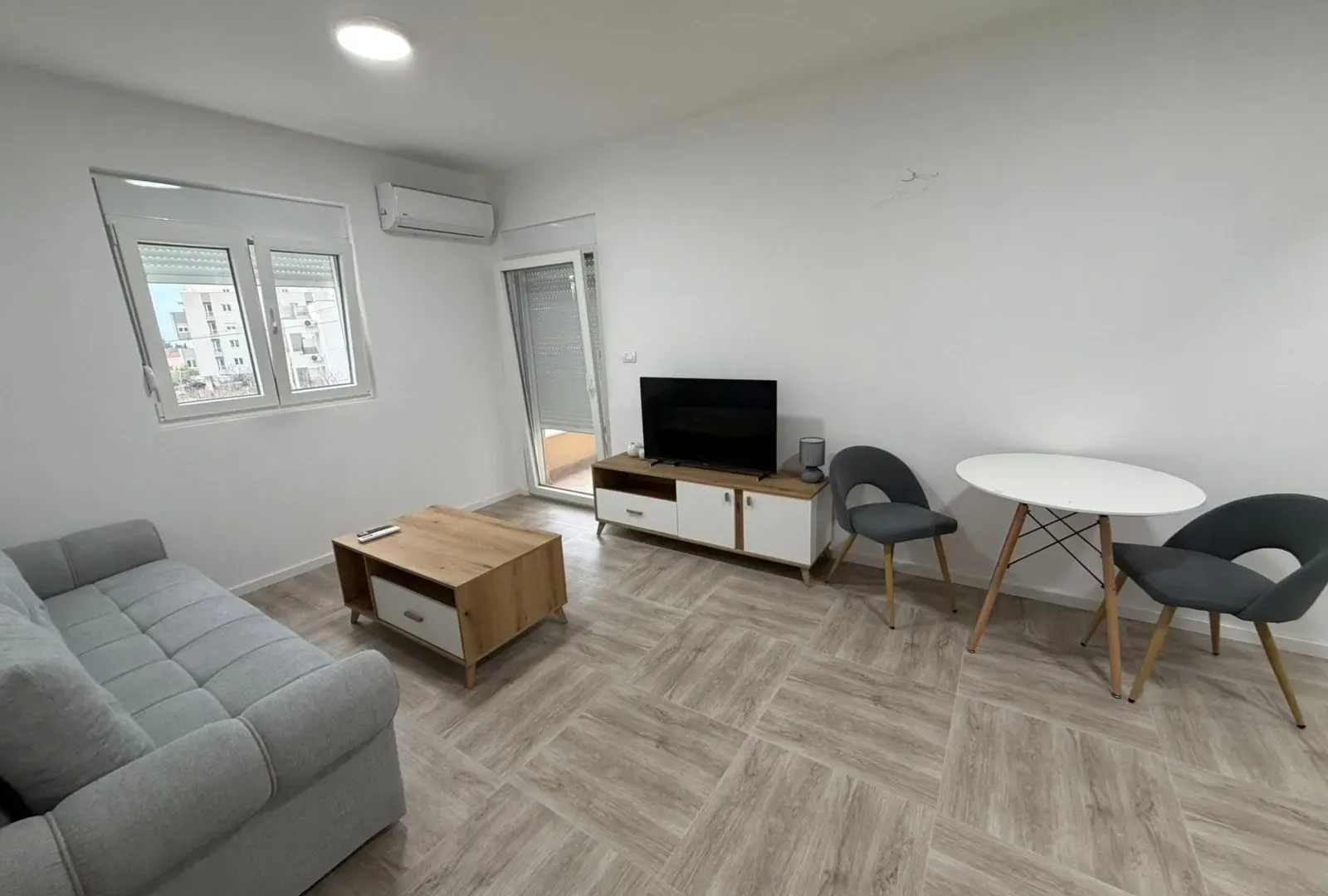 Izdavanje, jednosoban stan, 45m², Šušanj, Bar