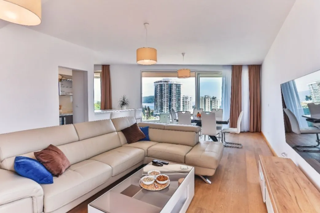 Rent, one bedroom apartment, 81m², Bulevar, Budva