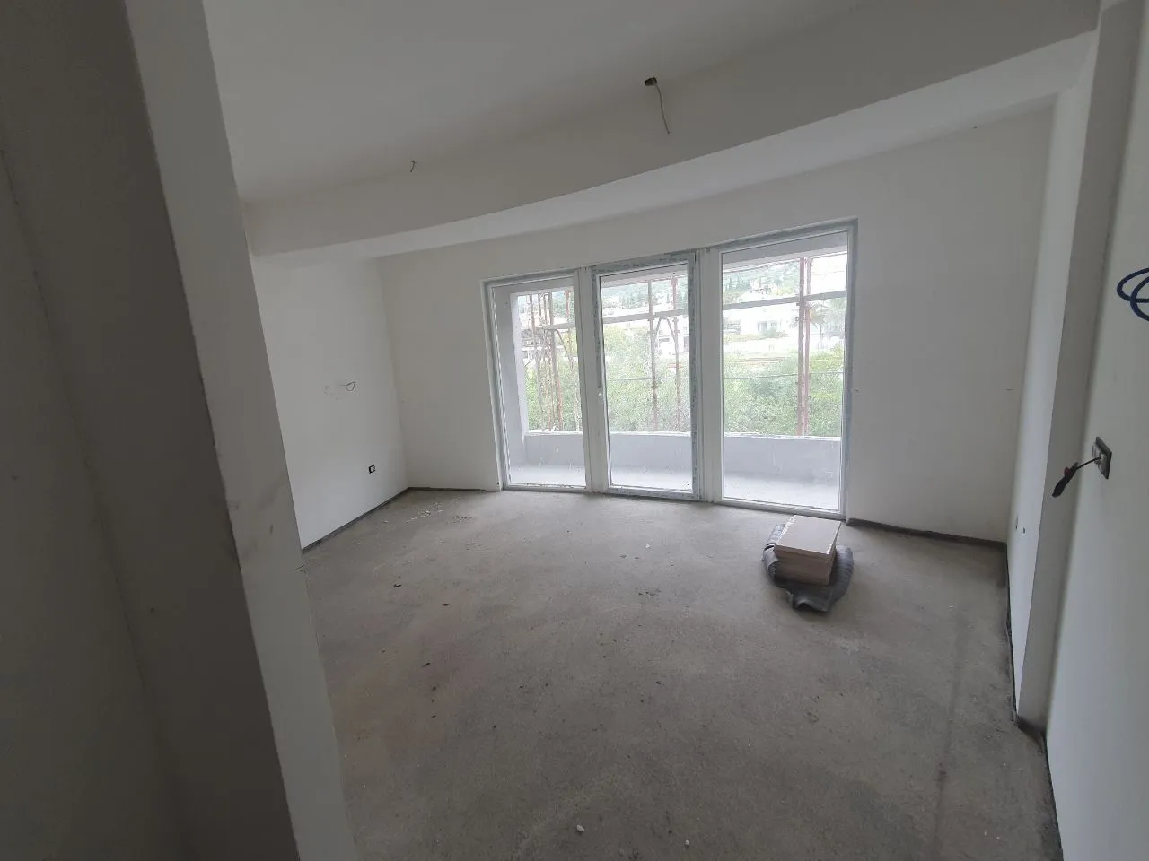 Prodaja, dvosoban stan, 66m², Sutomore, Bar