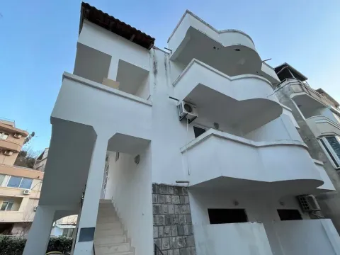 Prodaja, kuća, 365m², Bečići, Budva - image 1