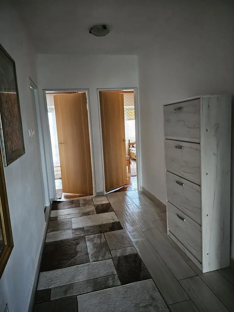 Izdavanje, dvosoban stan, 75m², Zabjelo, Podgorica