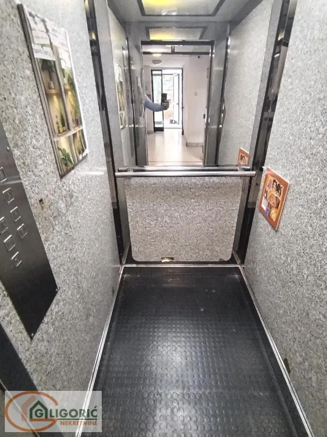 Prodaja, dvosoban stan, 58m², Banovo Brdo, Beograd