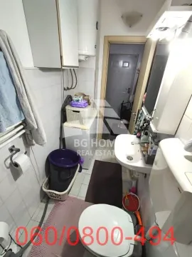 Manje kupatilo sa sanitarijama, umivaonikom, tuš kabinom i veš mašinom. - image 14