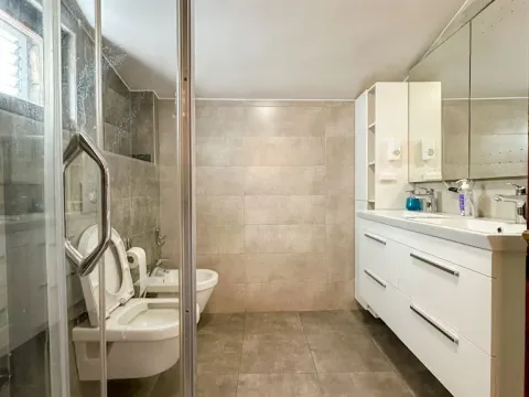 Rent, house, 220m², Stari Aerodrom, Podgorica - image 15