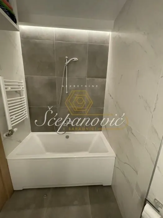 Prodaja, četvorosoban stan, 111m², Bulevar Evrope, Novi Sad Sve Podlokacije