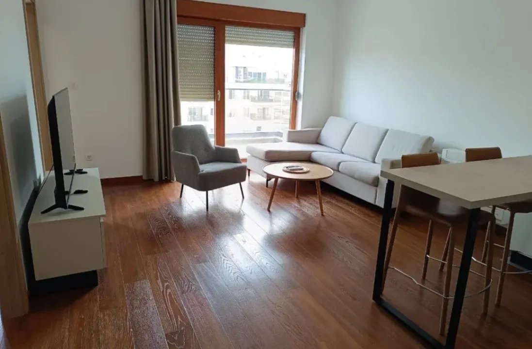 Izdavanje, trosoban stan, 90m², Master Kvart, Podgorica